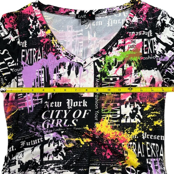 Love ❤️ size large paint splatter newspaper vneck curved hem short sleeve shirt - Picture 7 of 10